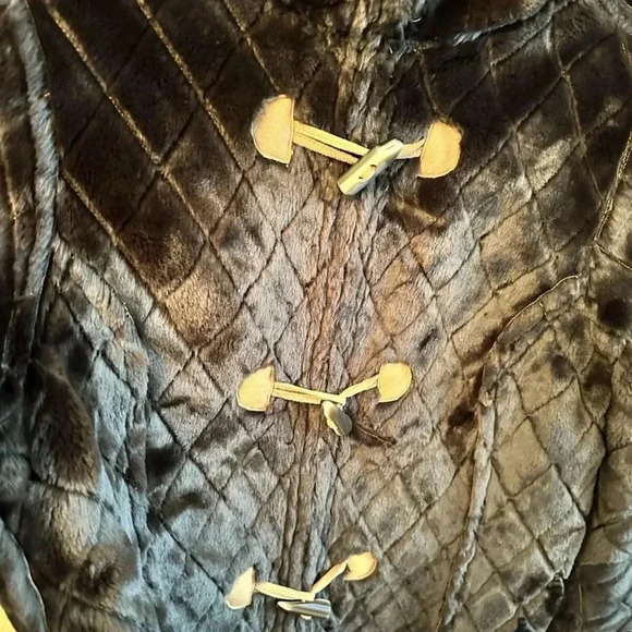 Woman’s vintage fur coat - Picture 2 of 11